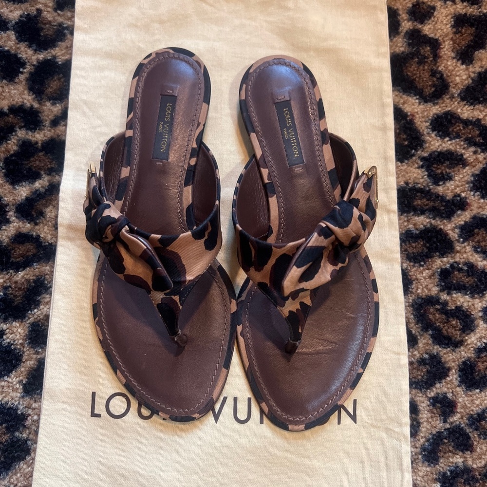 Louis Vuitton 37 flat sandal with animal print thong and bow